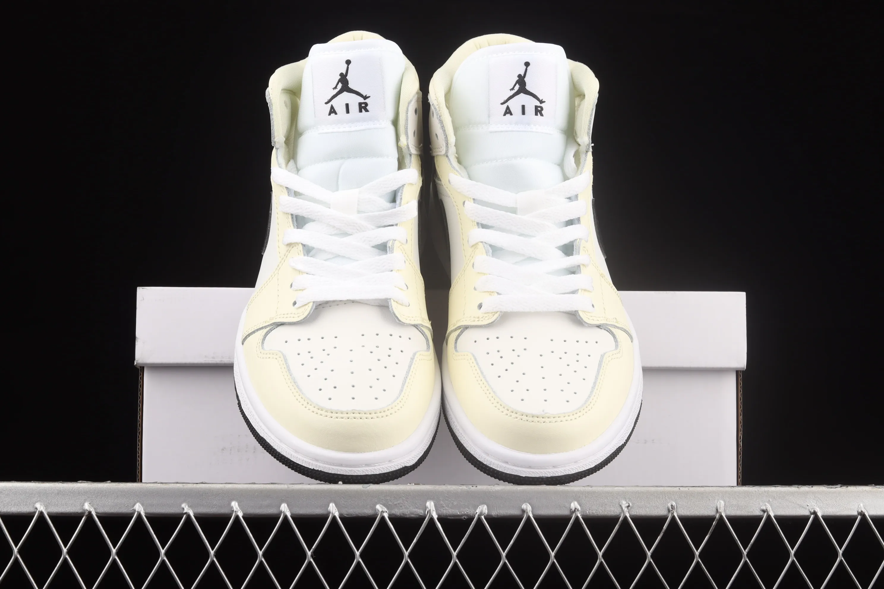 All categories Air Jordan Jordan series basketball shoes Air Jordan 1 Mid Air Jordan 1 Mid AJ1 Joe 1 white apricot milk coconut cream China basketball shoes BQ6472-121